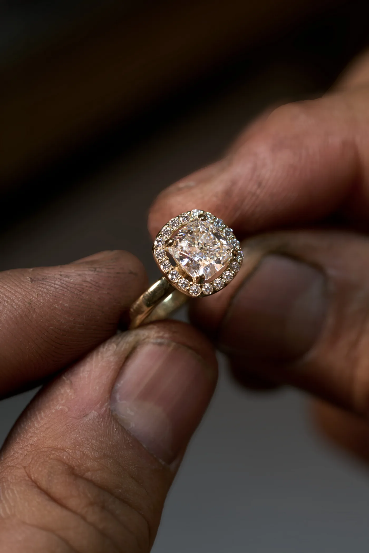 Modelo luciendo joyas GRIMANTI