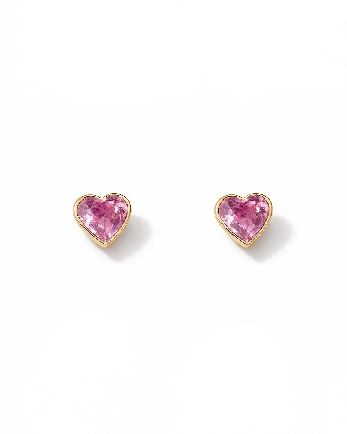 Aretes Biselados Corazón Zafiro Rosa en Oro Amarillo