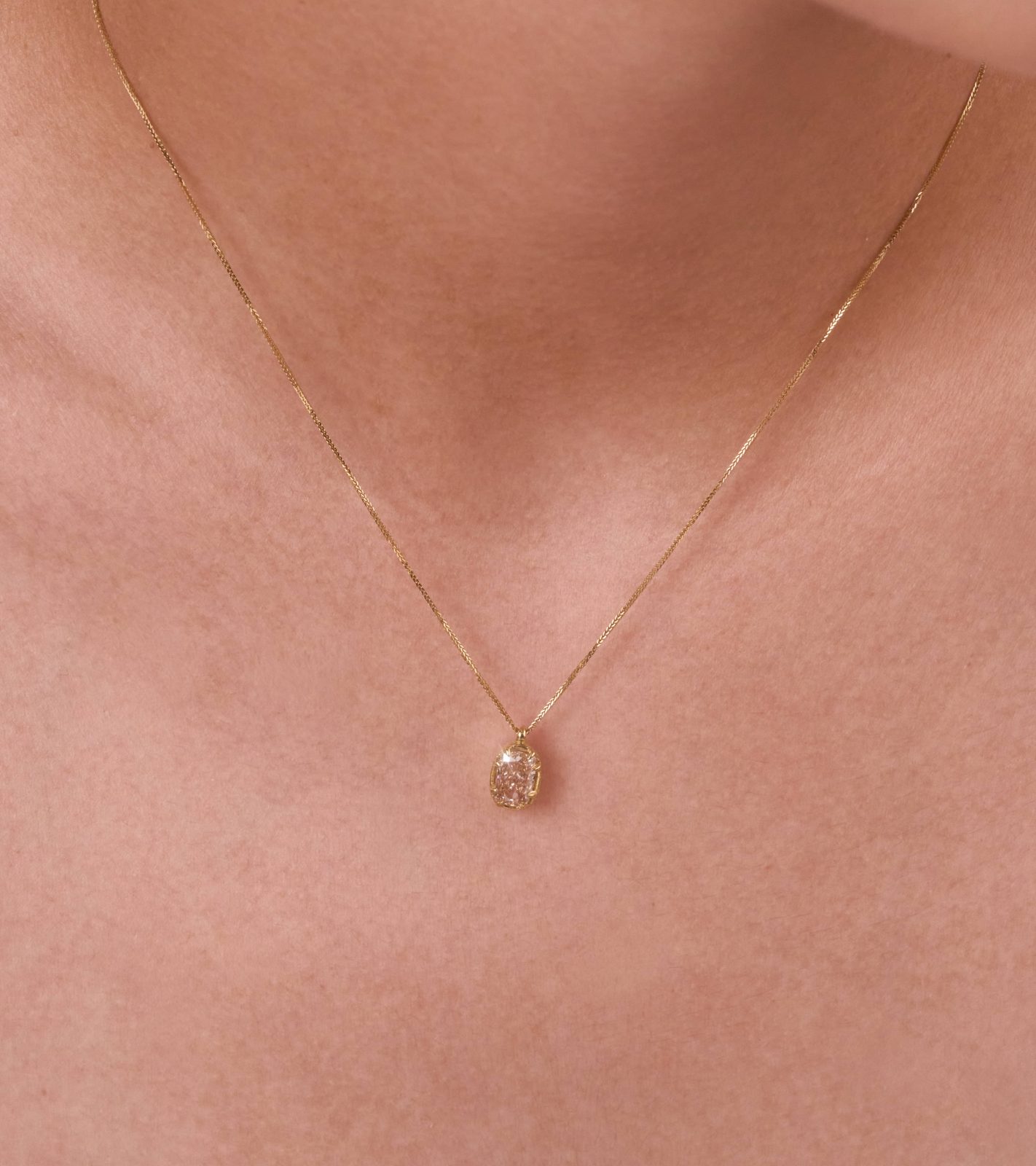 Collar Floating Diamond Cushion Pink