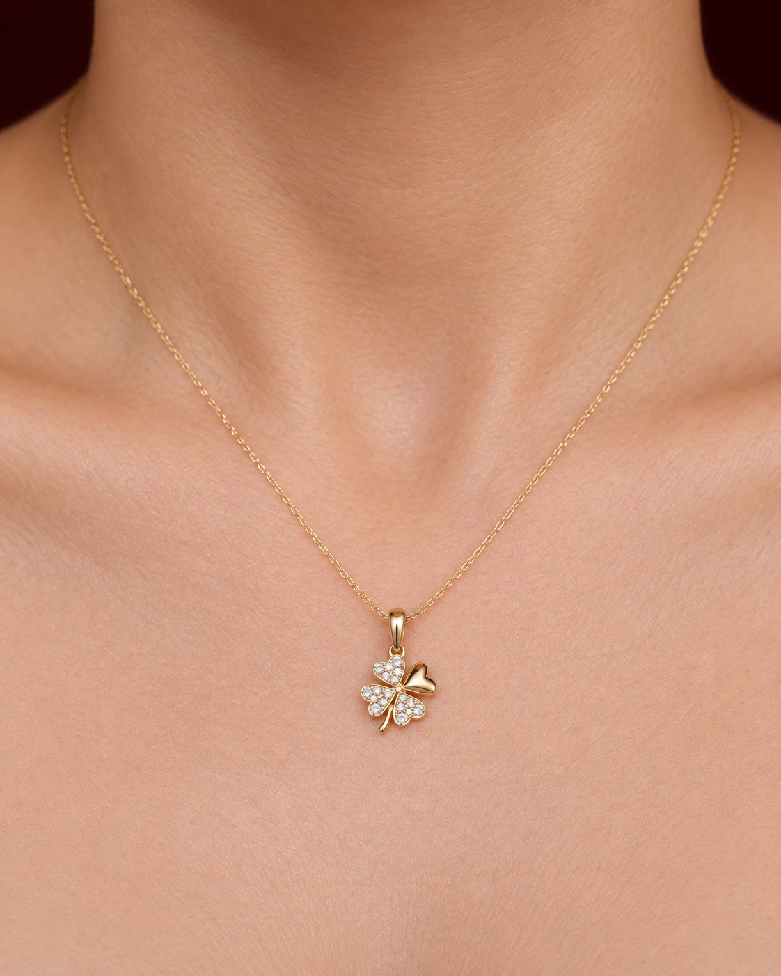 Dije Trébol con Diamantes Naturales